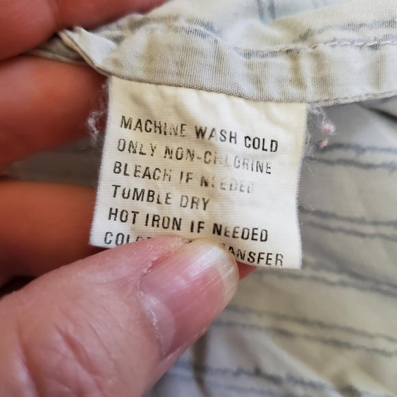 Levis mens short-sleeved button down shirt. Large. - Picture 6 of 10